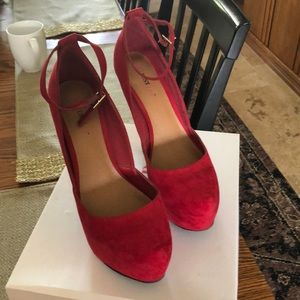 Red heels size 8 true to size!